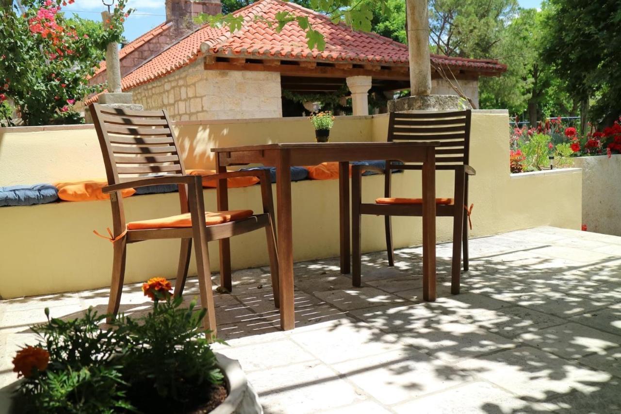 Studio Apartments & Rooms Lela, Sipan Island Šipanska Luka المظهر الخارجي الصورة