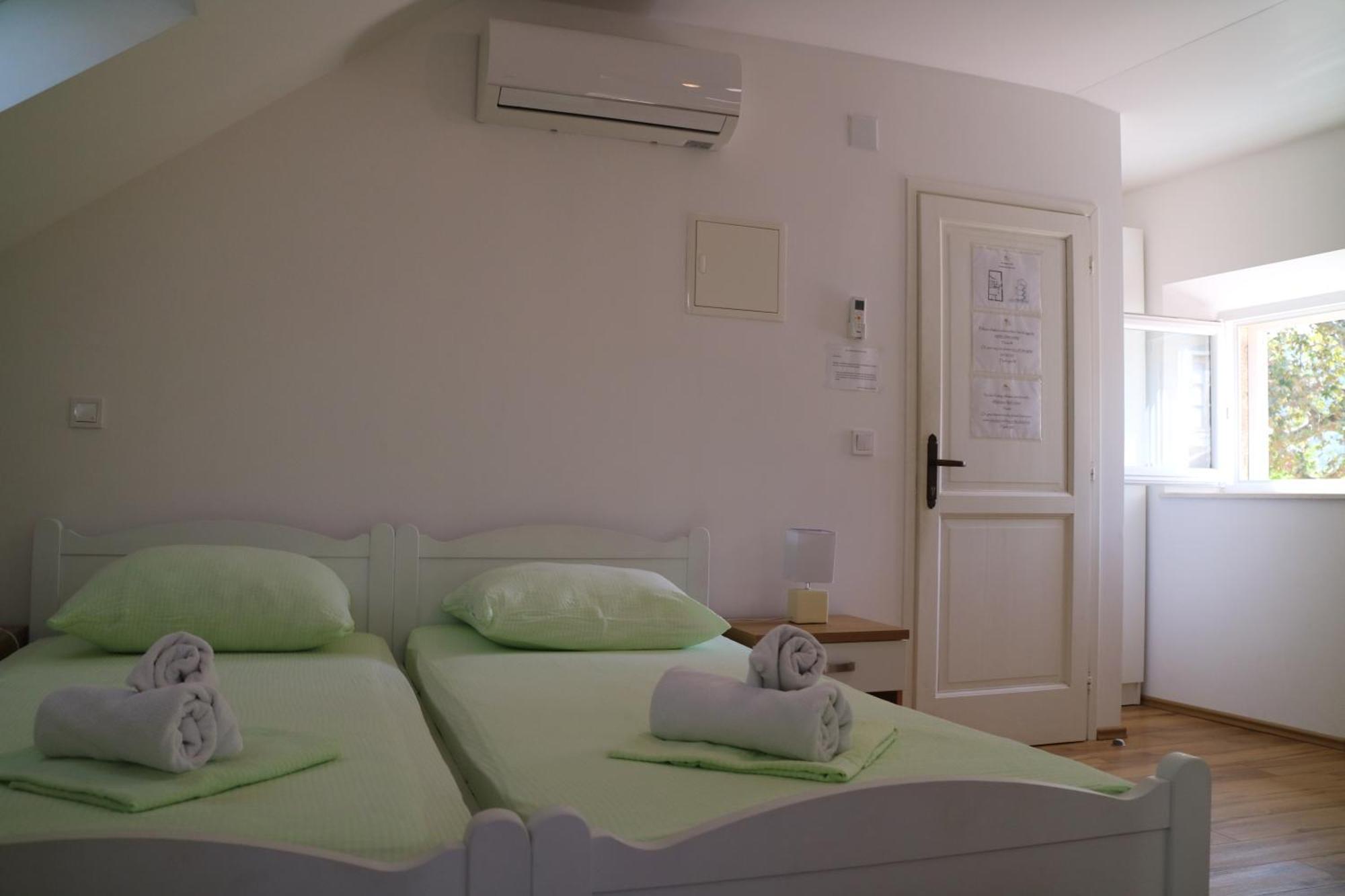 Studio Apartments & Rooms Lela, Sipan Island Šipanska Luka المظهر الخارجي الصورة